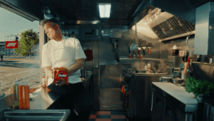 Când Celebrity-ul Întâlnește Brand Activation: Lecții din Campanii Globale pentru Piața Românească